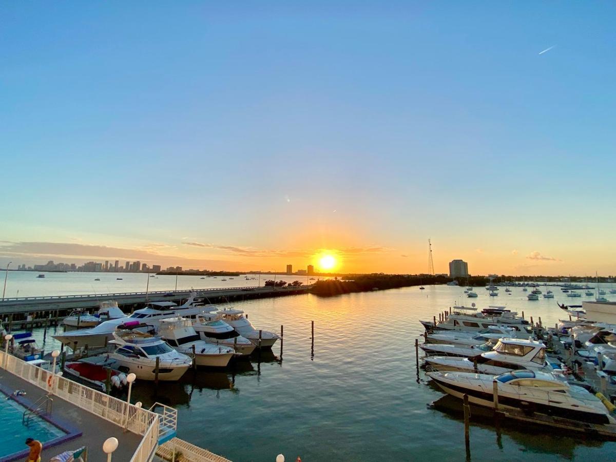 Deluxe Waterfront One Bedroom Apartment With Miami Skyline View, Free Parking 5 Mins Drive To Miami Beach Exterior foto