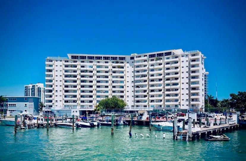 Deluxe Waterfront One Bedroom Apartment With Miami Skyline View, Free Parking 5 Mins Drive To Miami Beach Exterior foto